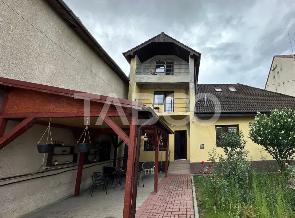 Casa individuala curte libera 300mp 8 camere zona Calea Poplacii Sibiu