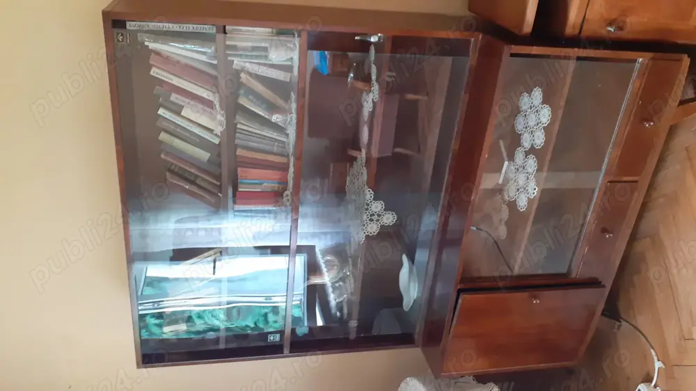 Vitrina tip biblioteca