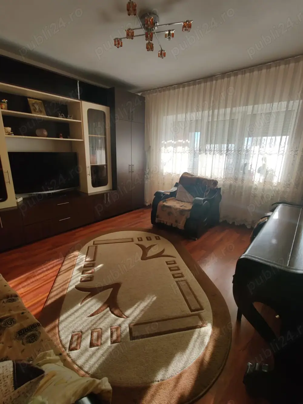 Închiriez APARTAMENT 3 CAMERE, Târgoviște, Micro 4