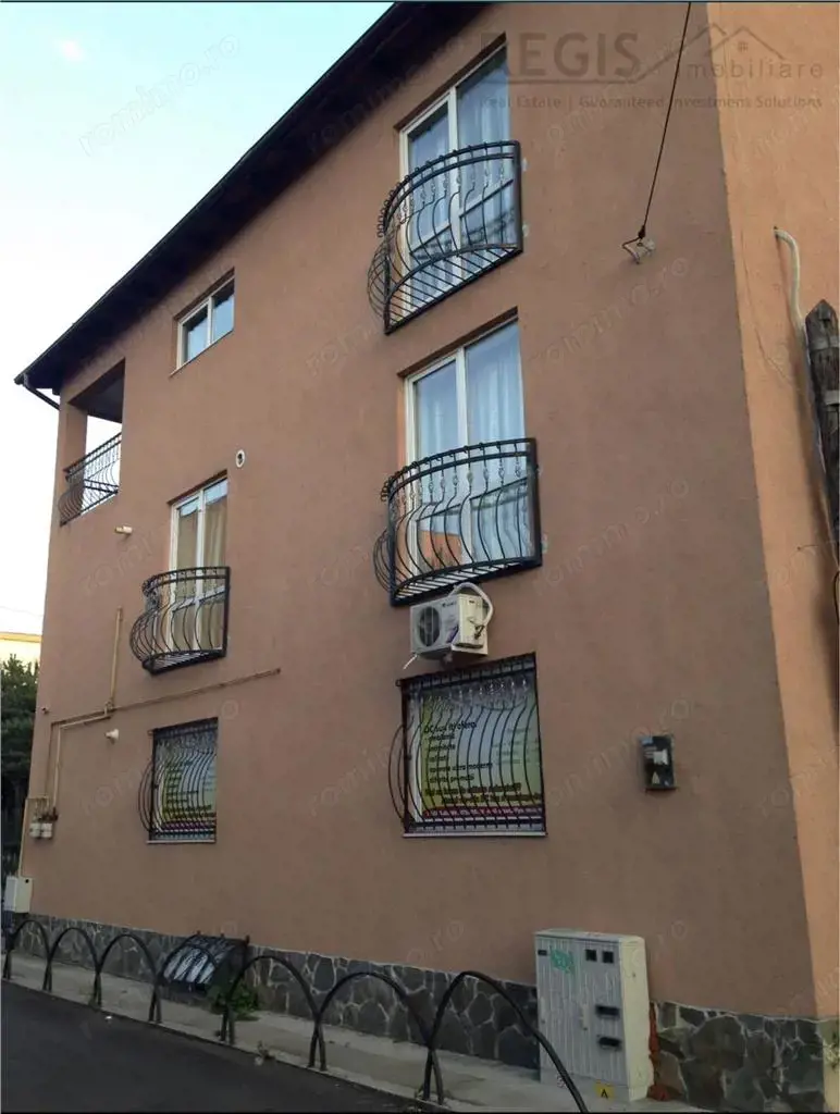 Vila 8 Camere si Curte – Spatiu Ideal pentru Familie Mare sau Investitie