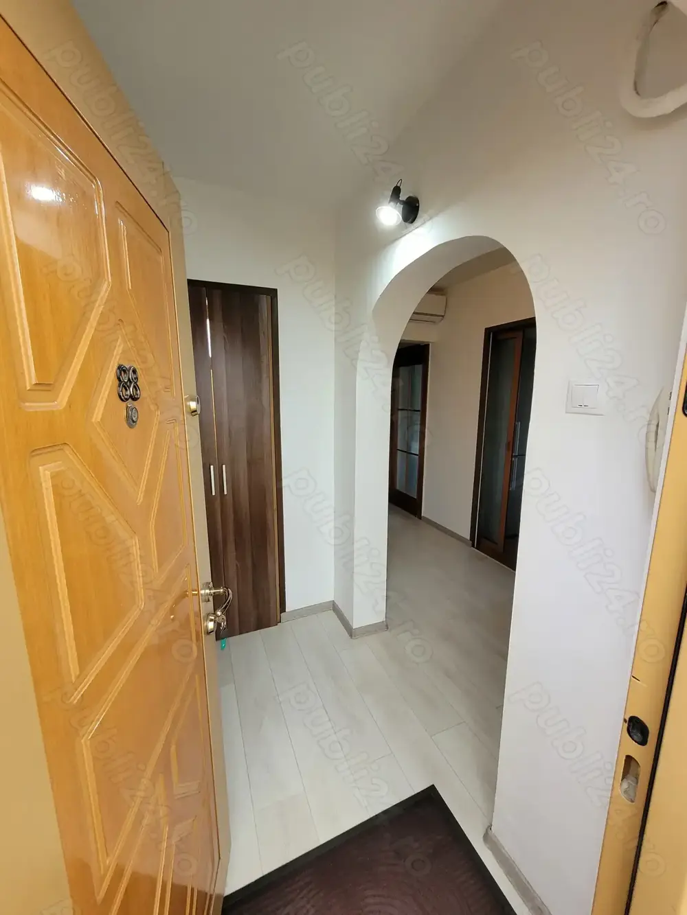 Apartament central 2 camere decomandat 57 mp cu 2 parcari platite