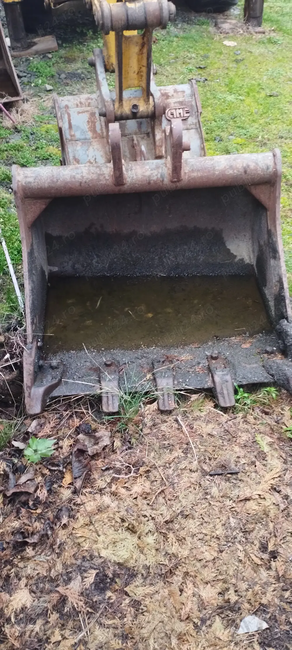 Vând cupă de 90 de buldoexcavator Komatsu wb 93-97r5 -r8