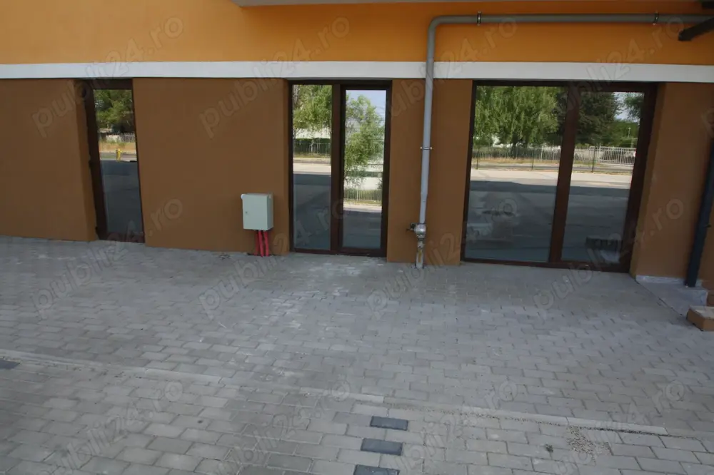 Proprietar vand 2 spatii comerciale alaturate, Zona Sagului - Freidorf, in spate la Shopping City