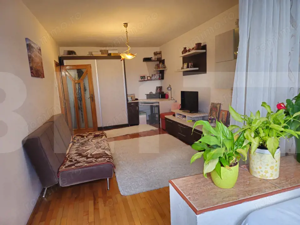 Apartament de vanzare, cu 3 camere decomandat, 76 mp, zona complexul stundentesc