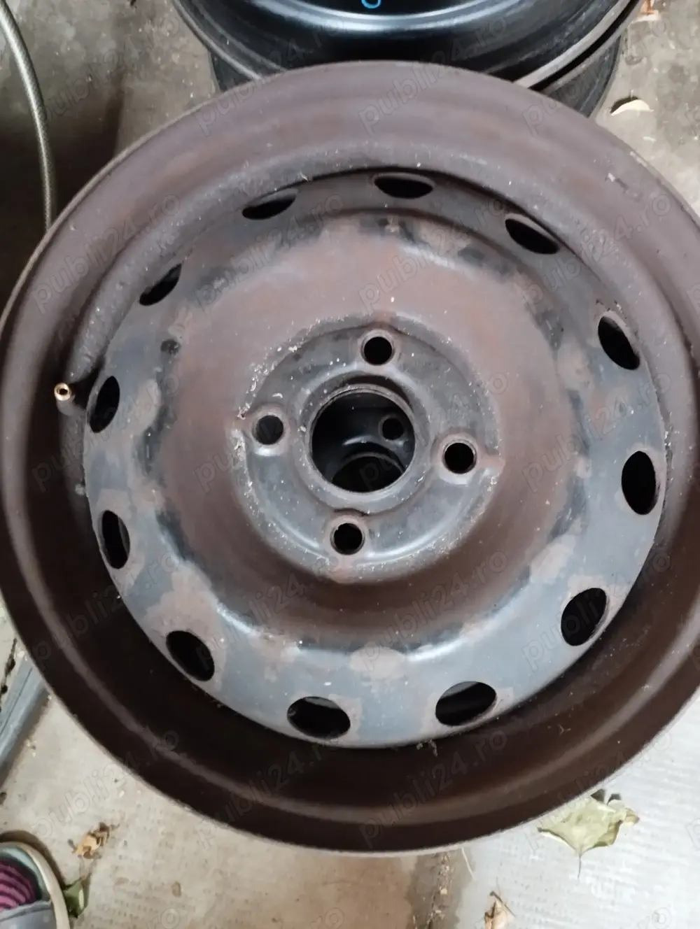 De vanzare jante si capace  14 inch  Hyundai i10