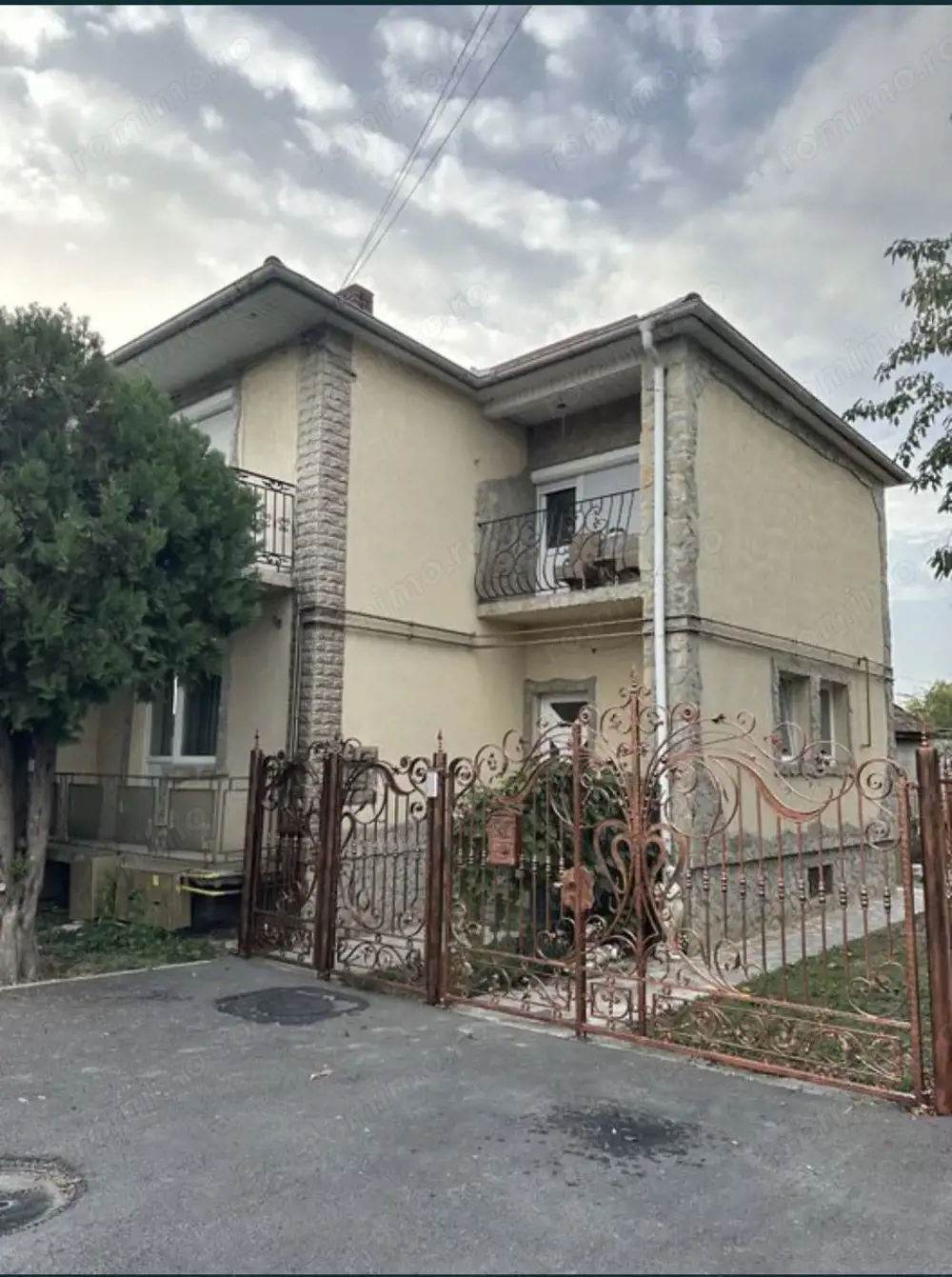 BRASADAS vinde PARTERUL unei case in zona Botizului.