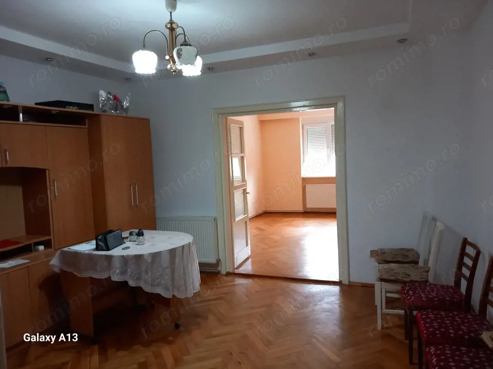 BRASADAS vinde casa 2 cam cu etaj 6 ari zona Bercu Rosu.
