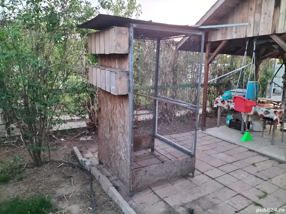 Vand voliera foarte mare pentru pasari exotice cu 12 cuiburi incluse Vand voliera foarte mare pentru pasari exotice cu 12 cuiburi incluse