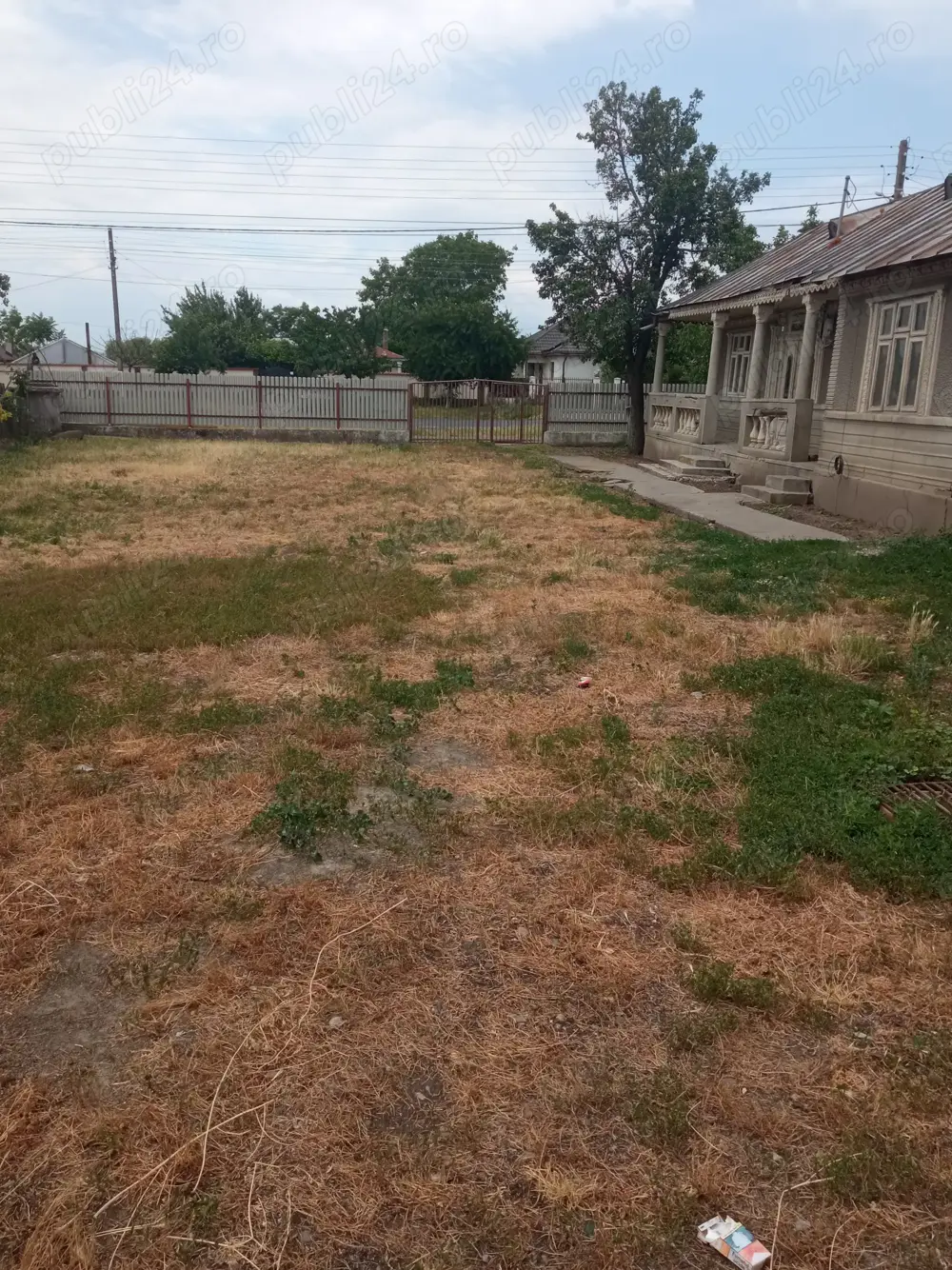 Vând casă plus teren