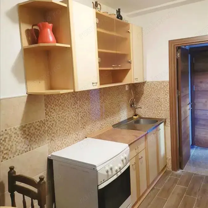 Ofer spre inchiriere garsoniera in zona Panduri