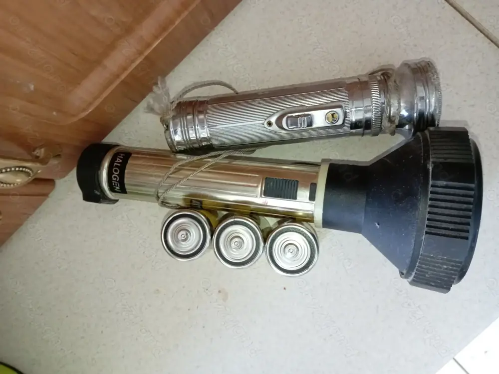 Lanternă 2-3 baterii