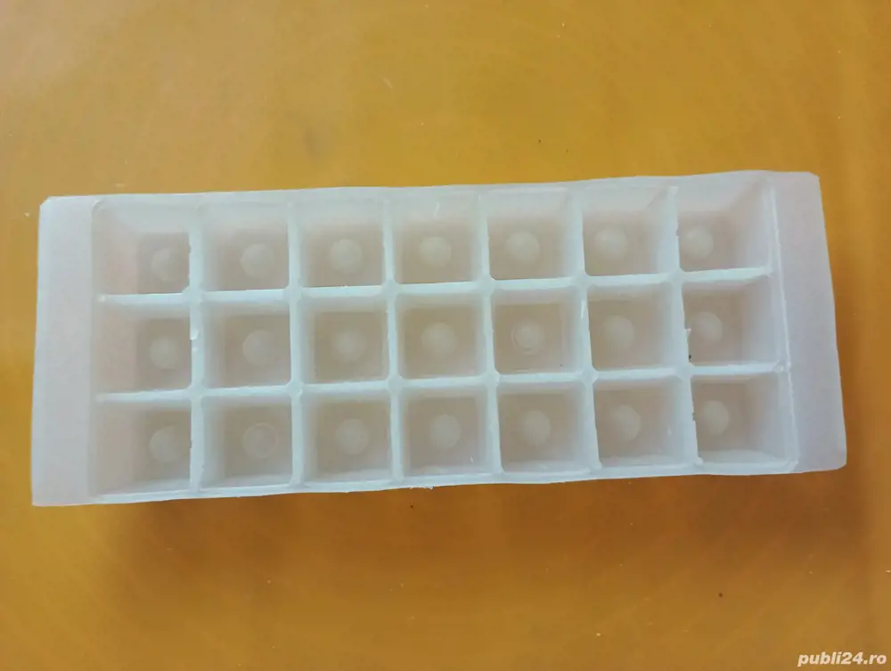 Tavă de cuburi de gheață din 1987