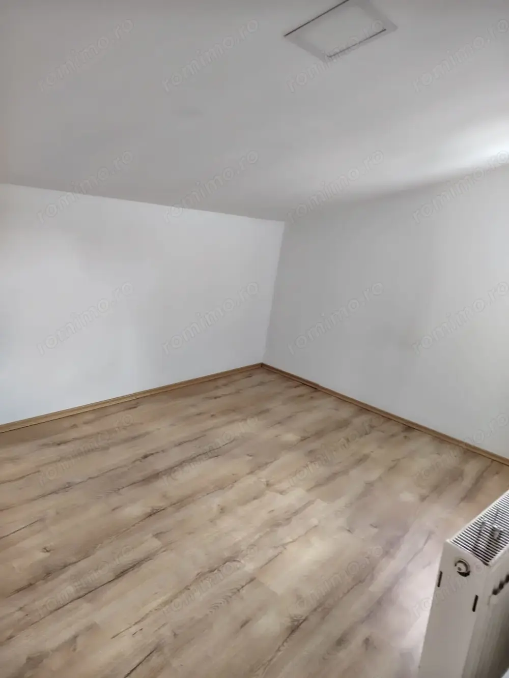 Inchiriez apartament 3 camere Dambovita