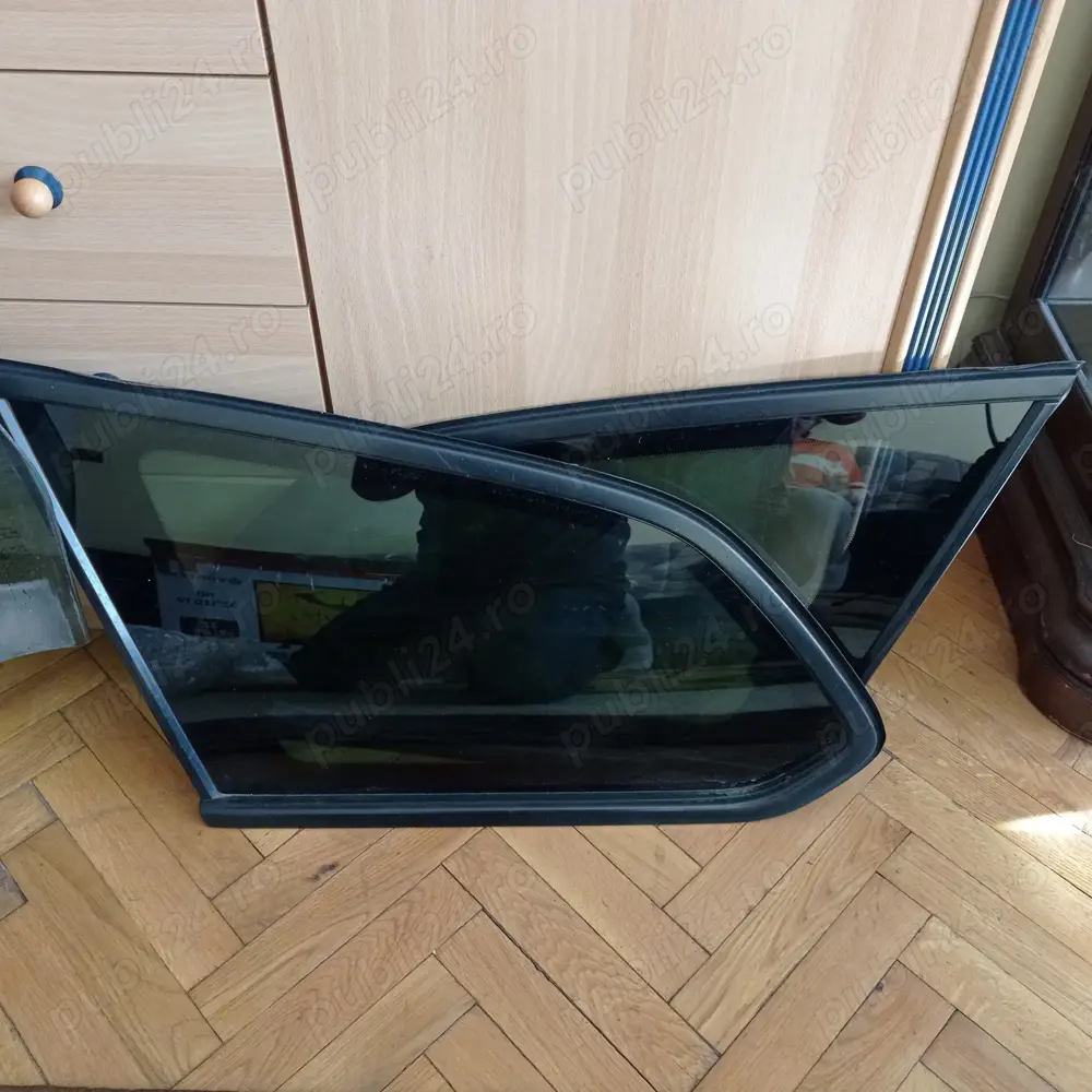 Geamuri negre originale Opel Astra J combi 2011