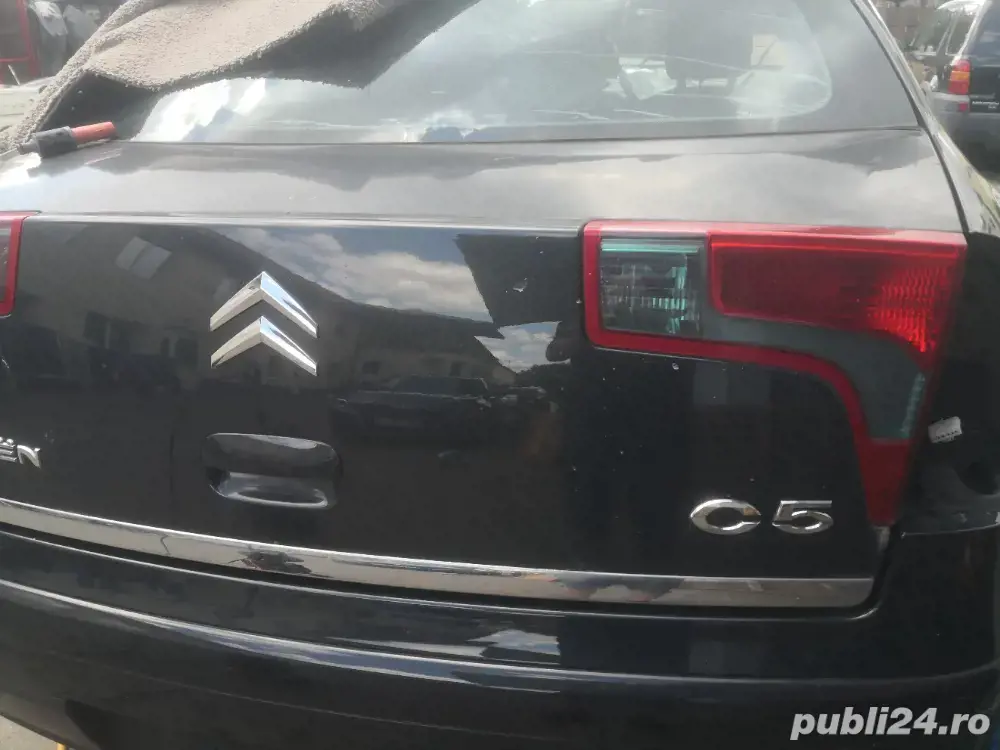 Vand ieftin piese de pe un C5 accidentat . Preturi simbolice . 