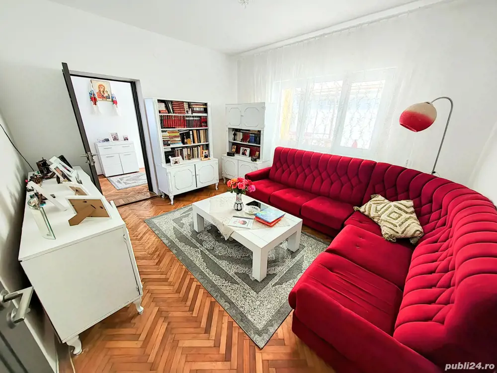 Casă de vânzare în Hunedoara, zona Chizid, 4 camere, 2 băi, renovata. 125000  