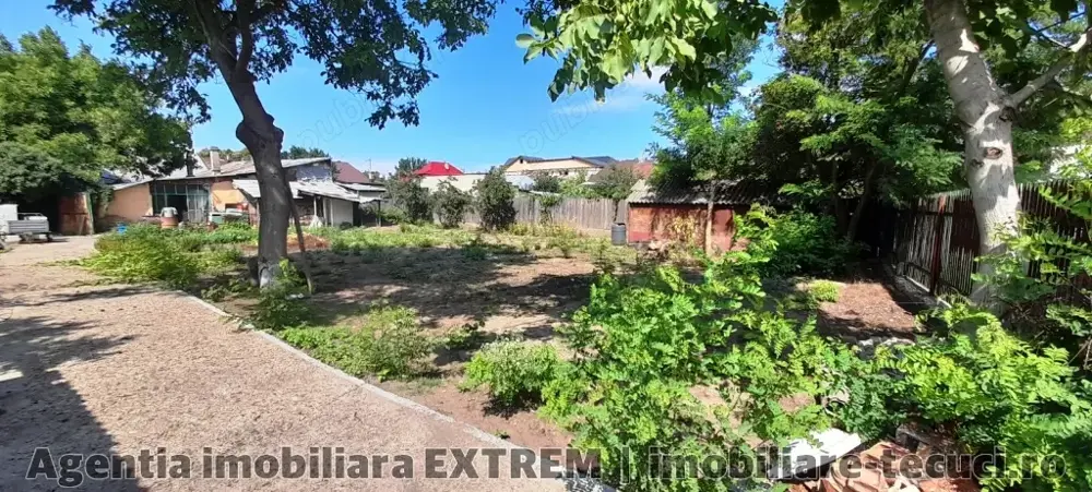 Teren intravilan 600mp în Tecuci, str. Căpitan Darbun, cu toate utilităţile