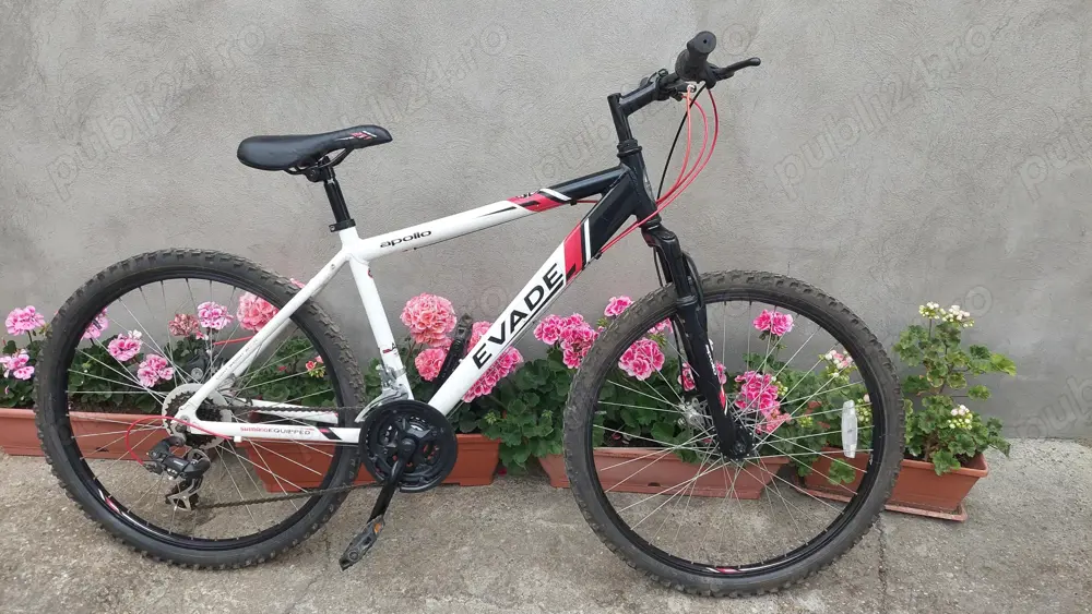 Vind bicicleta APOLLO EVADE în stare foarte buna 