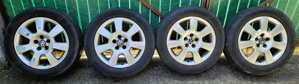 Vând jante Volkswagen  Golf cu anvelope Continental