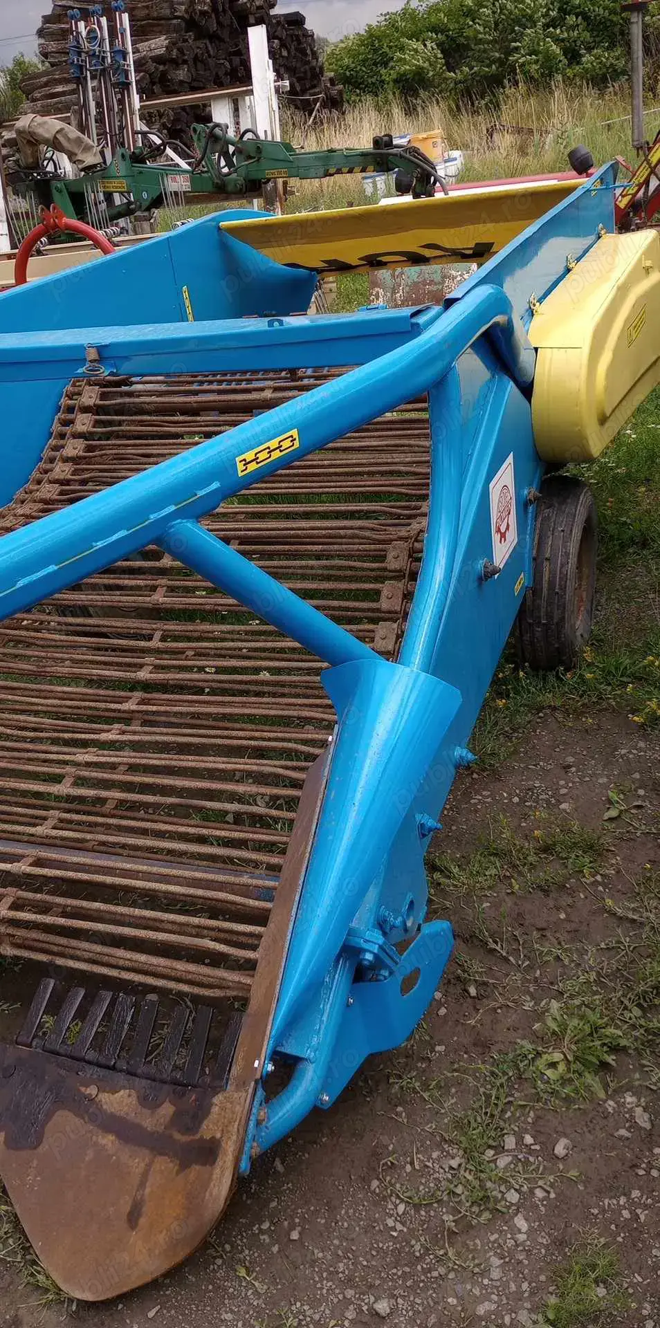 Masina de scos cartofi ceapa pe doua randuri 