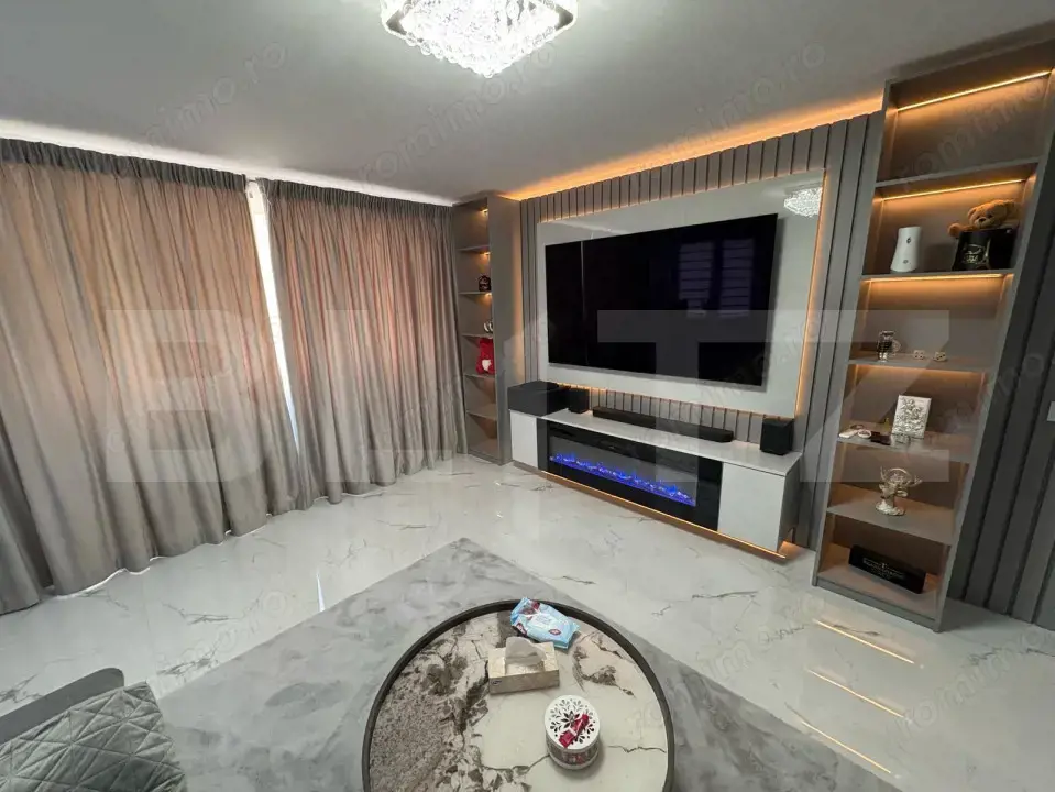 Apartament de vanzare, cu 3 camere, 73 mp + balcon 5 mp, zona Tractorul 