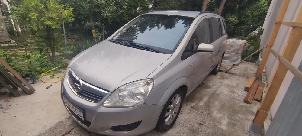Opel Zafira unic propietar bine intretinuta in garaj