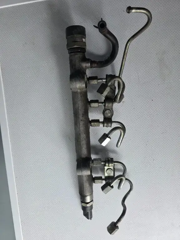 Rampa injectoare Toyota Yaris 1.4d 90cp 1nd-tv p9 euro 4