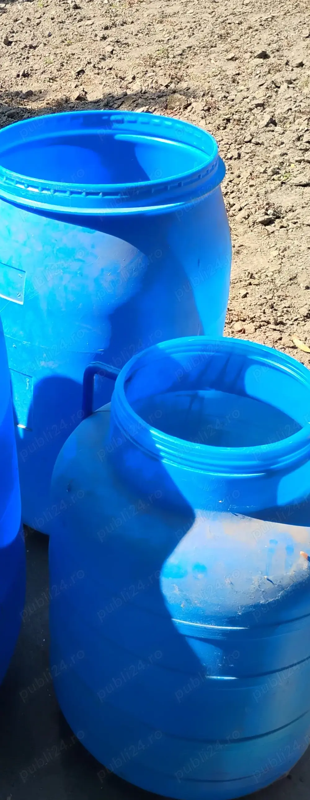 Vând butoaie plastic