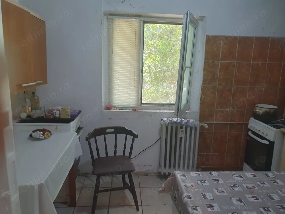 Vanzare-4 camere-p din 4-Militari-V Lunga-decomandat-3 gr sanitare-bl 81-liber-de renovat-130000E Vanzare-4 camere-p din 4-Militari-V Lunga-decomandat-3 gr sanitare-bl 81-liber-de renovat-130000E