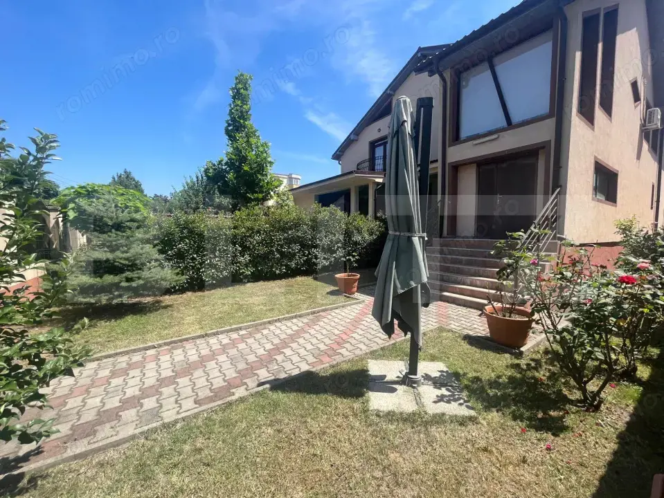 Casa / Apartament 151 mp utili, curte individuala, zona Lapus Arges