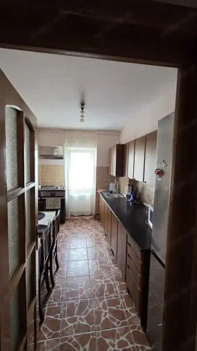 Apartament 3 camere etaj intermediar, zona Bld Primaverii