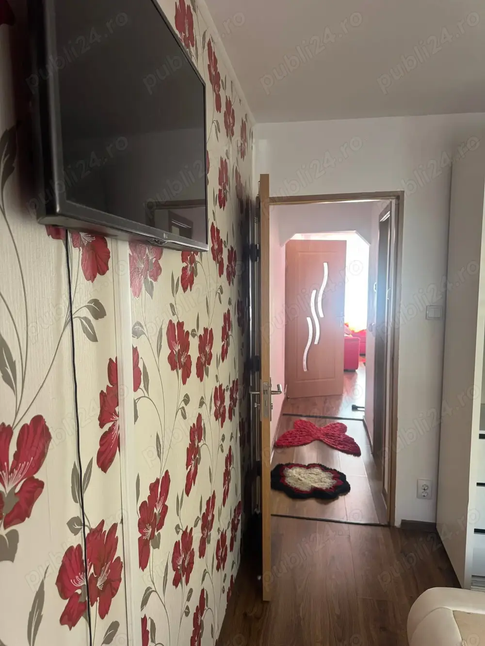 Închiriez apartament 