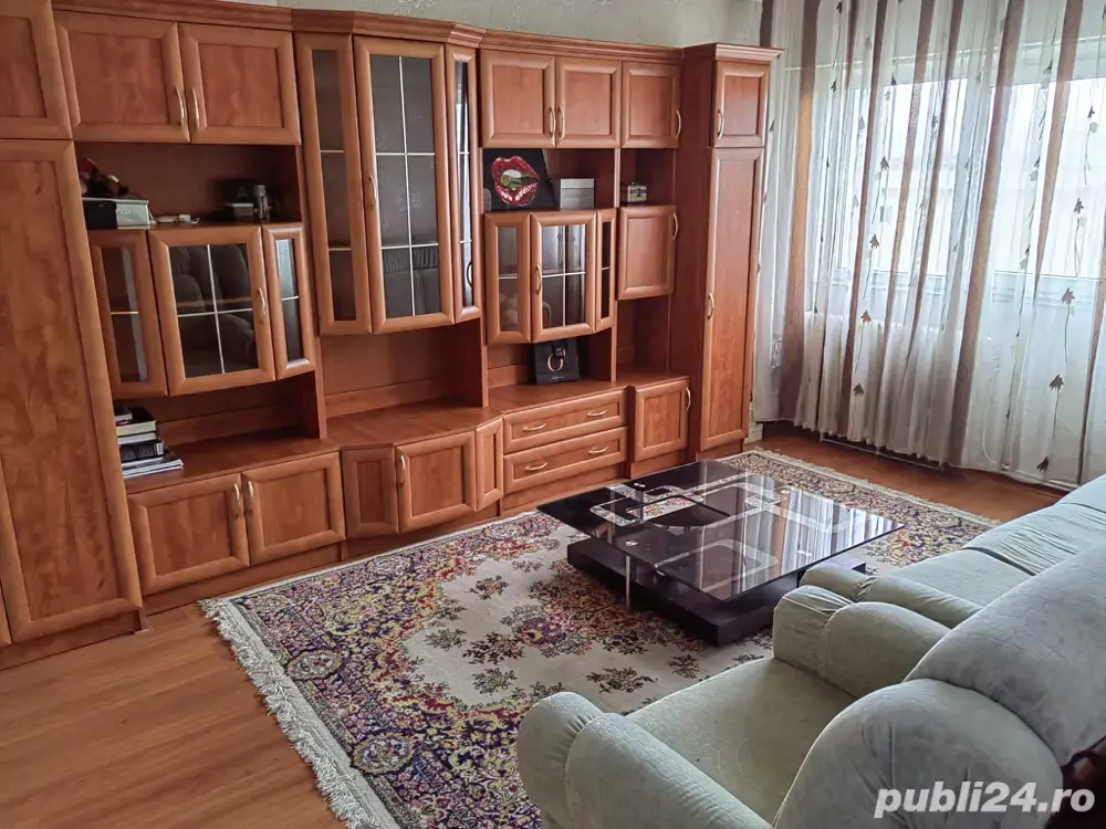 vand apartament decomandat Deva , strada Eminescu