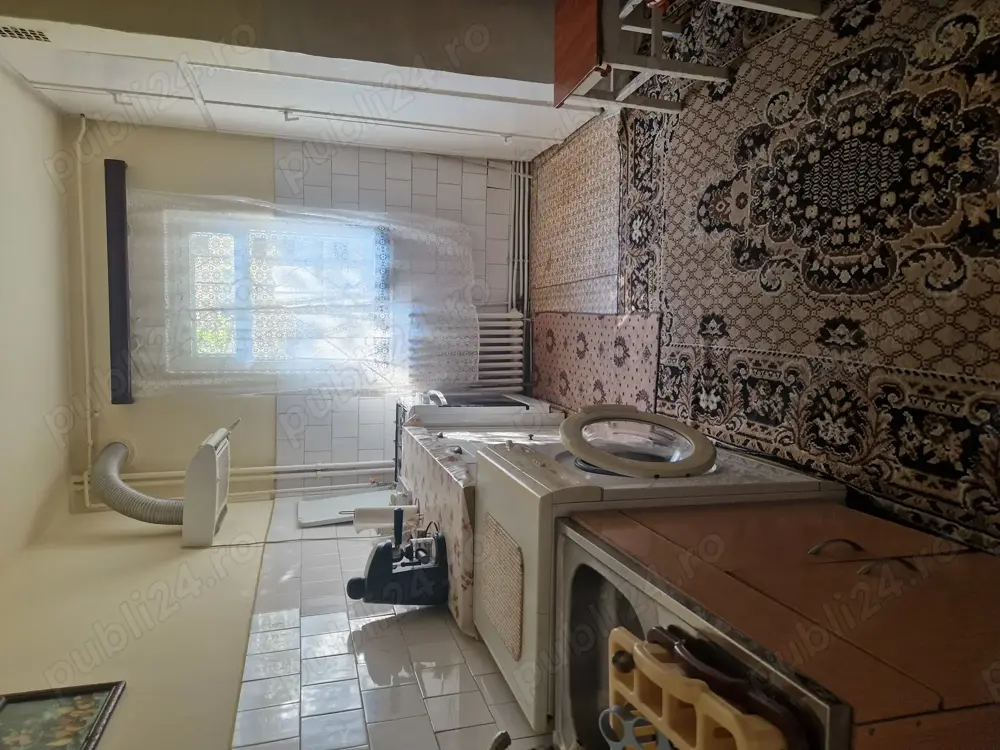 Spațiu ideal pentru firmă   Apartament 3 camere, 66 mp + beci   Deva, Str. Zarandului   Oferta limit