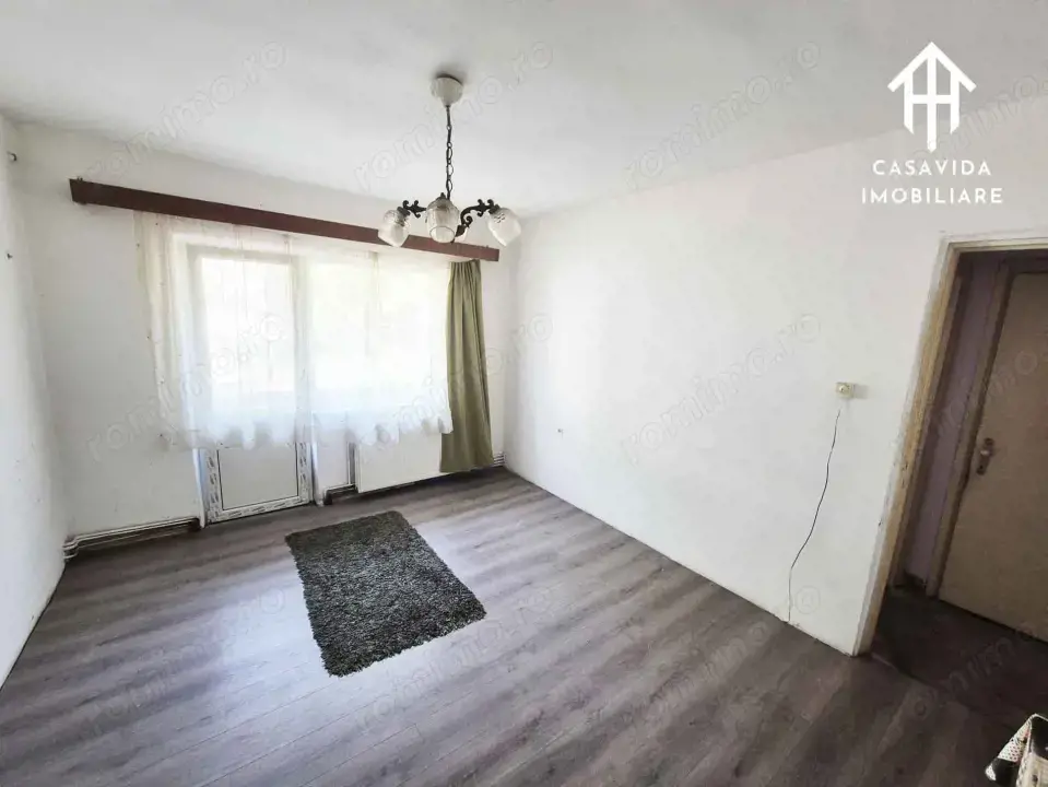 Apartament cu 3 camere de vânzare – Etaj 1, zonă centrală (Unic)