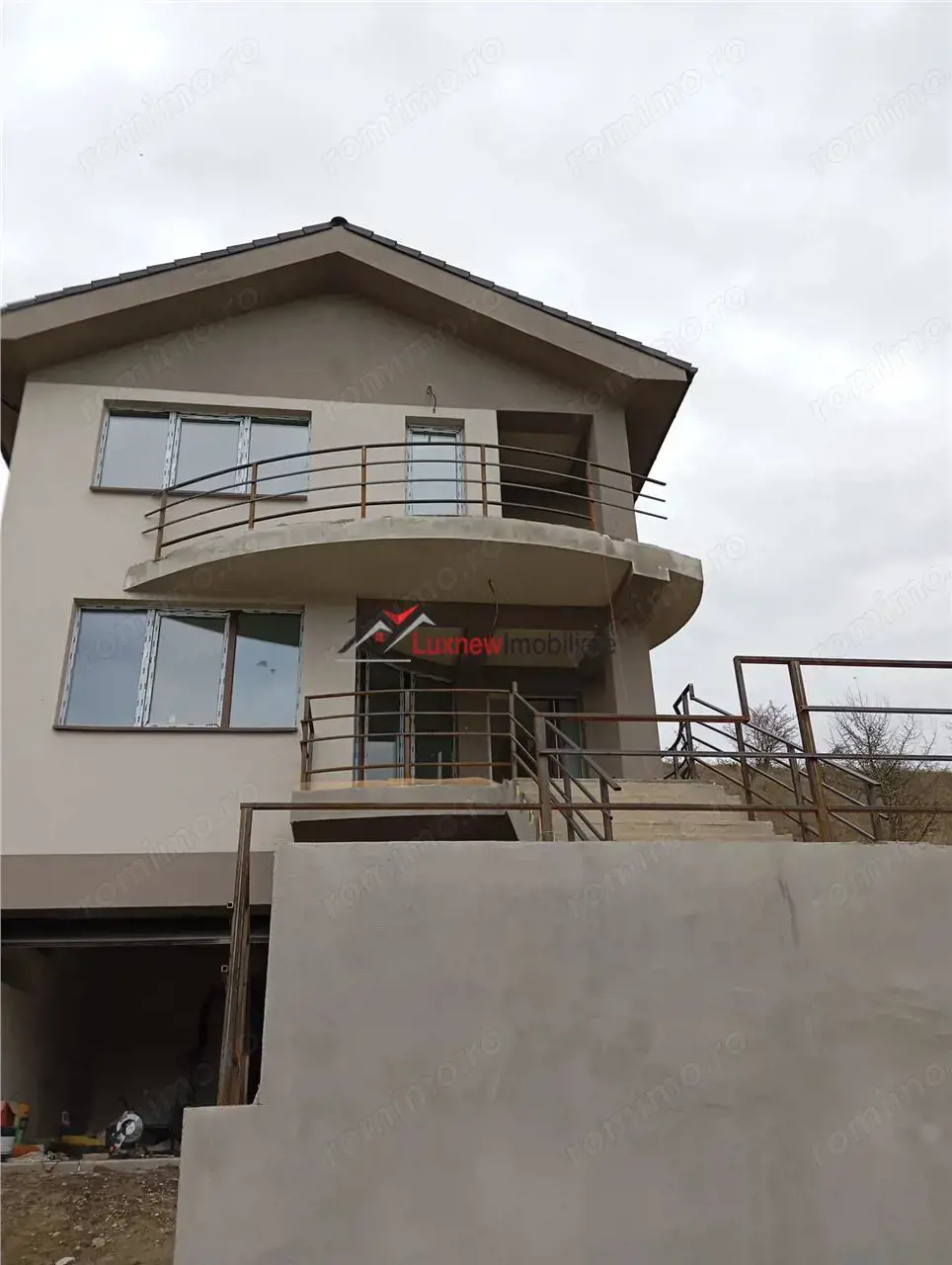 Comision 0%! Casa de vanzare 190 mp utili, teren 250 mp in Chinteni semifinisata!!