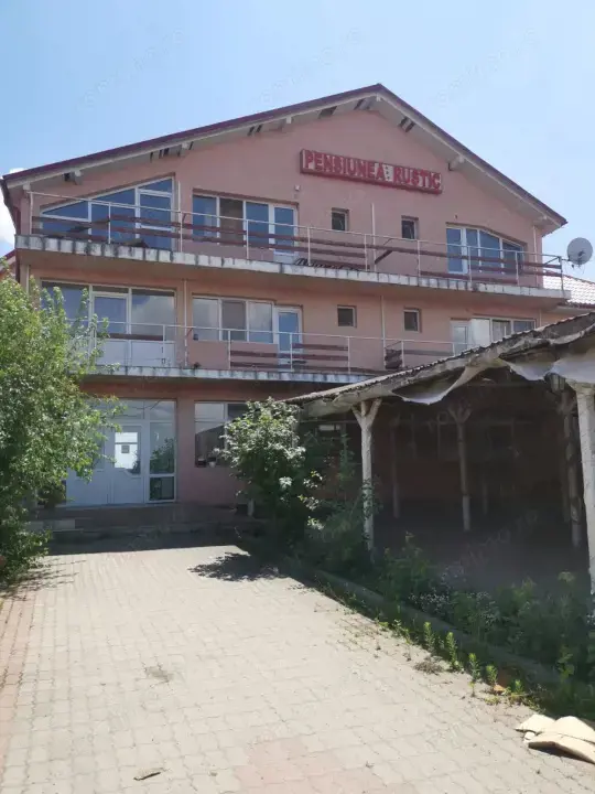 Pensiune P+1, cu restaurant + terasa, cu acces imediat la Drumul Expres