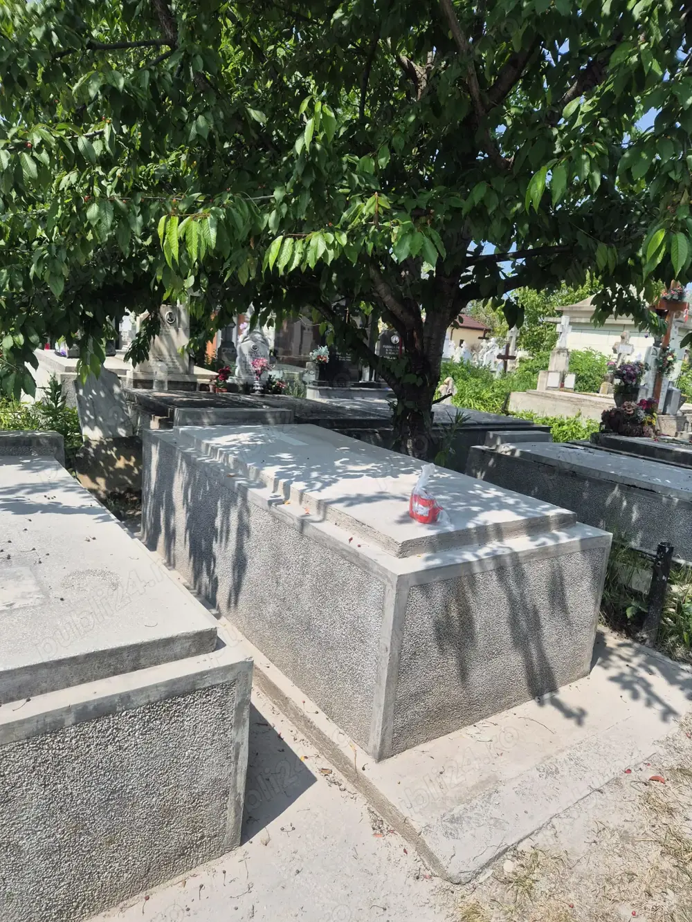 Vand cripta două locuri Pitesti Arges Cimitirul Sf. Gheorghe 