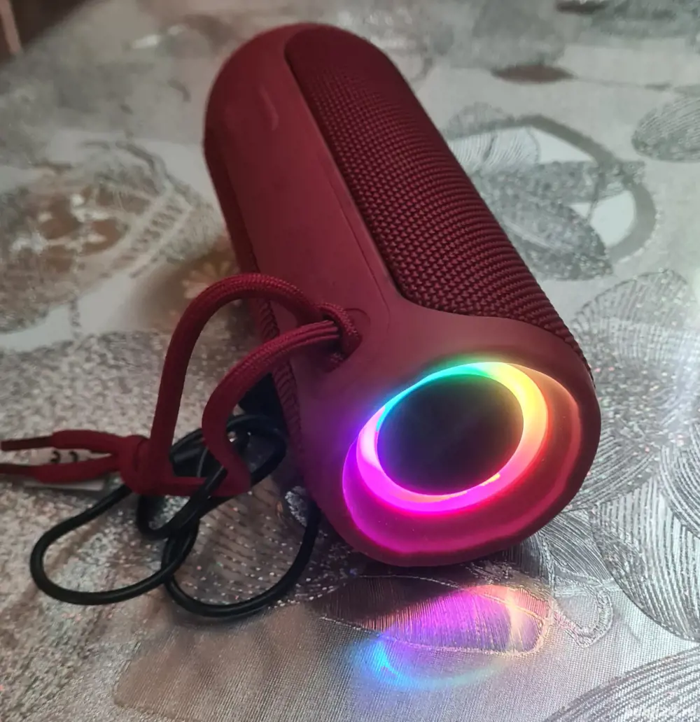 Boxă mini portabilă bluetooth + card 8 Gb inclus