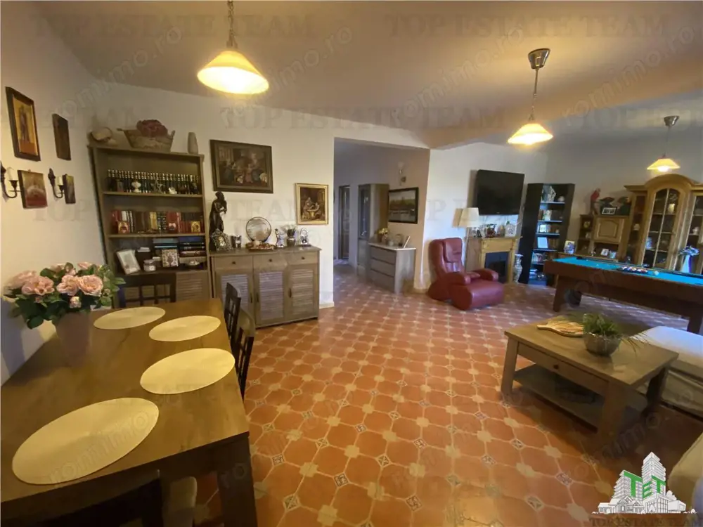 Vila spatioasa cu 3 apartamente in Fundeni Dobroiesti