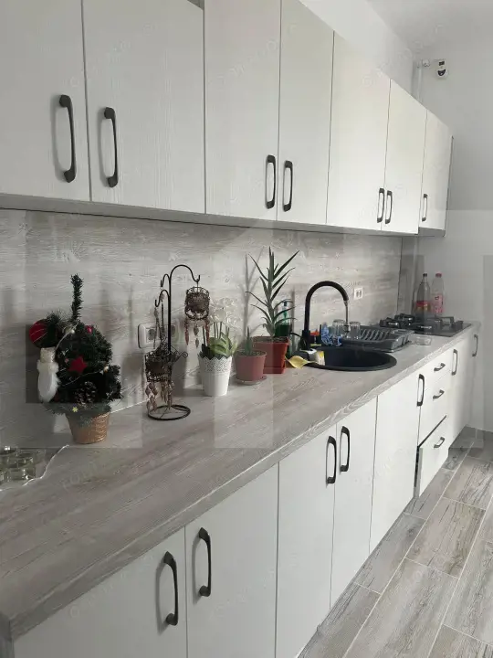 Apartament de vanzare, cu 5 camere, 160 mp, zona Vlaicu
