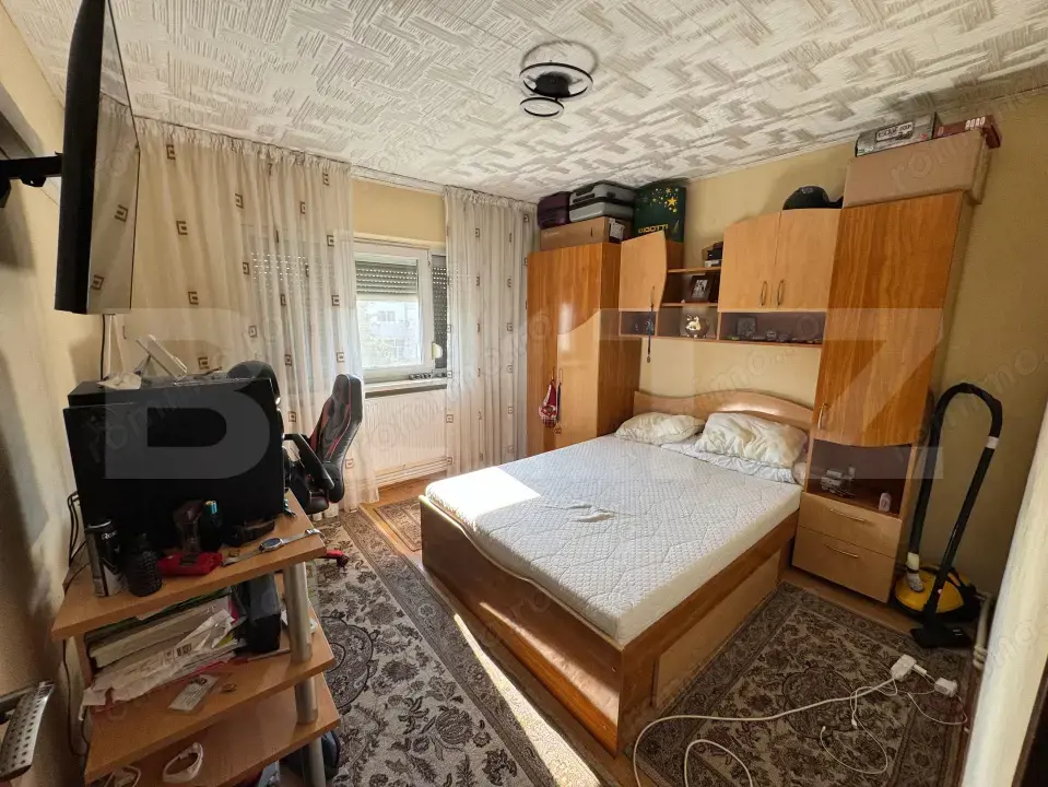 Apartament de 3 camere, decomandat, cartierul 1 Mai