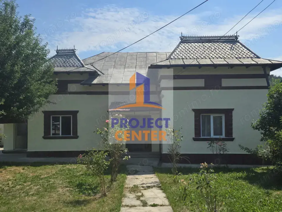 Casa si teren 2561 mp, Babana, stradal, renovata