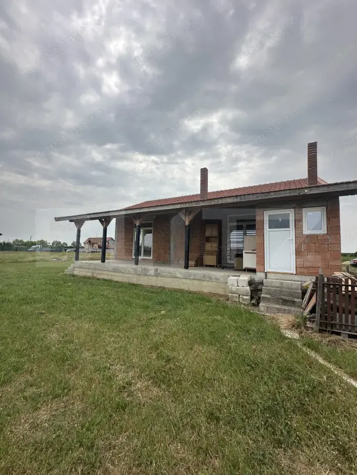 Casa la roșu 3 camere, 144 mp, 584 mp teren, zona Cionchesti 