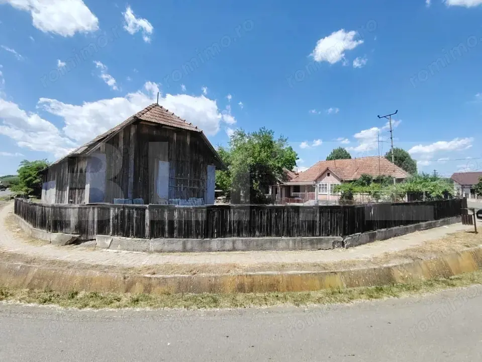 Casa renovabila 2,2 arii taren in Raciu Casa renovabila 2,2 arii taren in Raciu