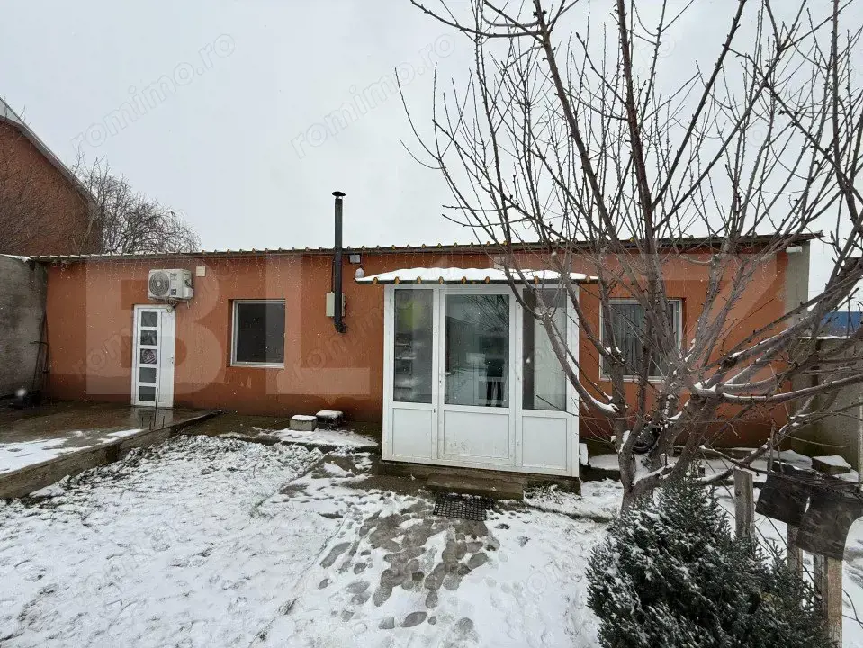 Casa parter 100 mp utili, teren 880 mp, toate utilitatile, Carcea