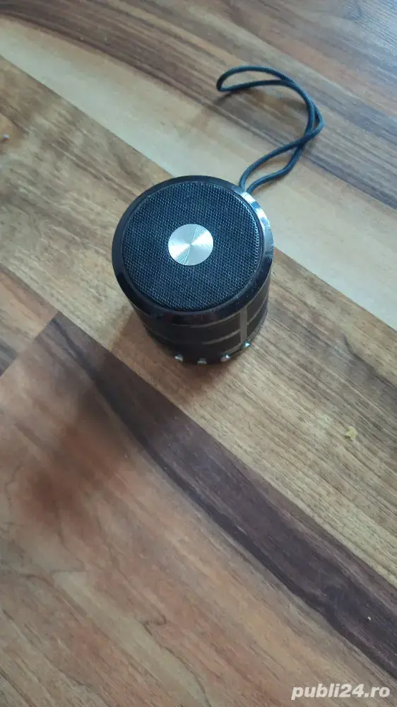 vând boxa portabila este stare foarte buna funcționare 