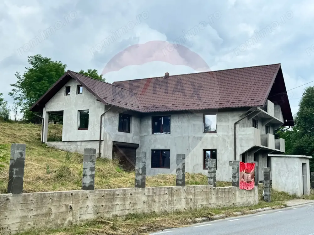 Casă / Vilă cu 7 camere de vânzare