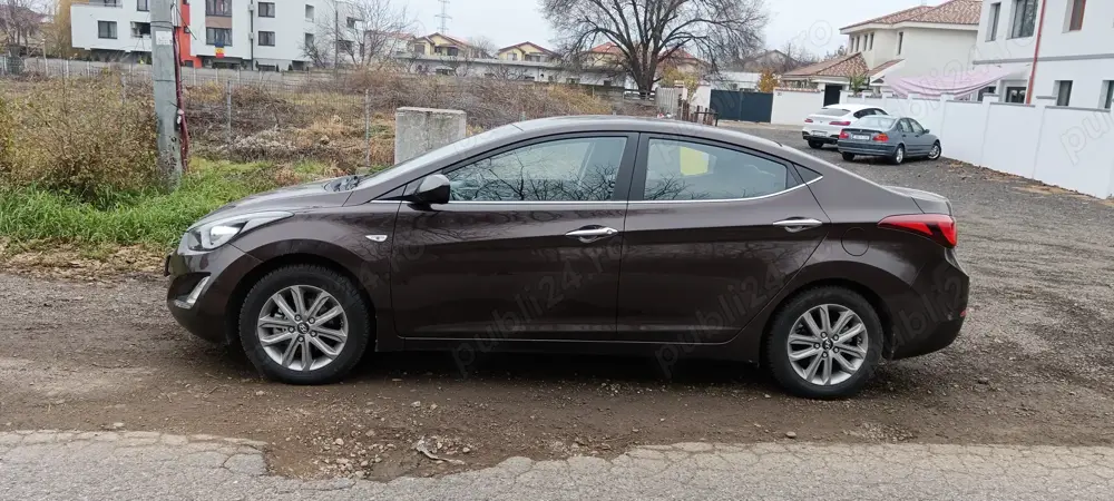Vând Hyundai Elantra impecabilă.