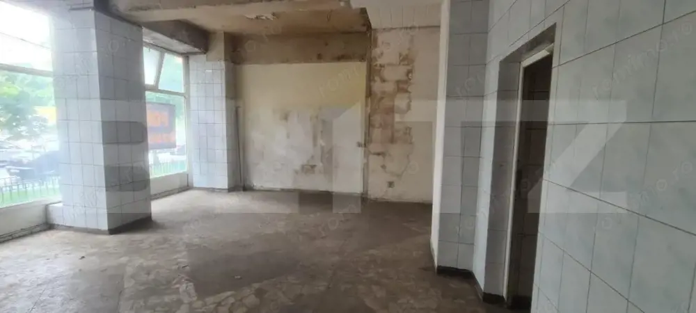 Spatiu comercial cu vad pietonal mediu, 195 mp